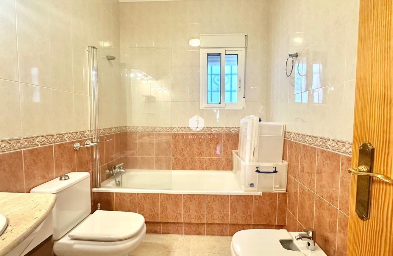 Z drugiej ręki - Villa -
Bigastro - Comunidad Valenciana