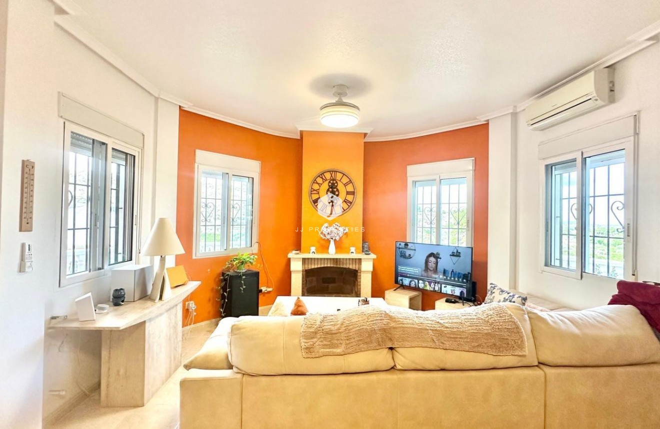 Z drugiej ręki - Villa -
Bigastro - Comunidad Valenciana