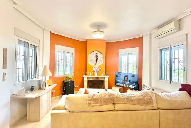 Z drugiej ręki - Villa -
Bigastro - Comunidad Valenciana