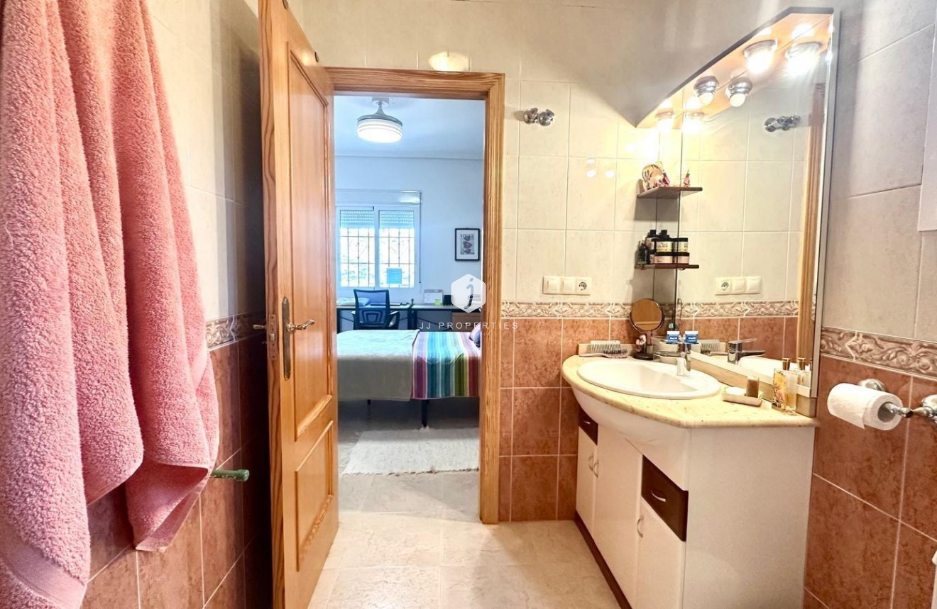 Z drugiej ręki - Villa -
Bigastro - Comunidad Valenciana