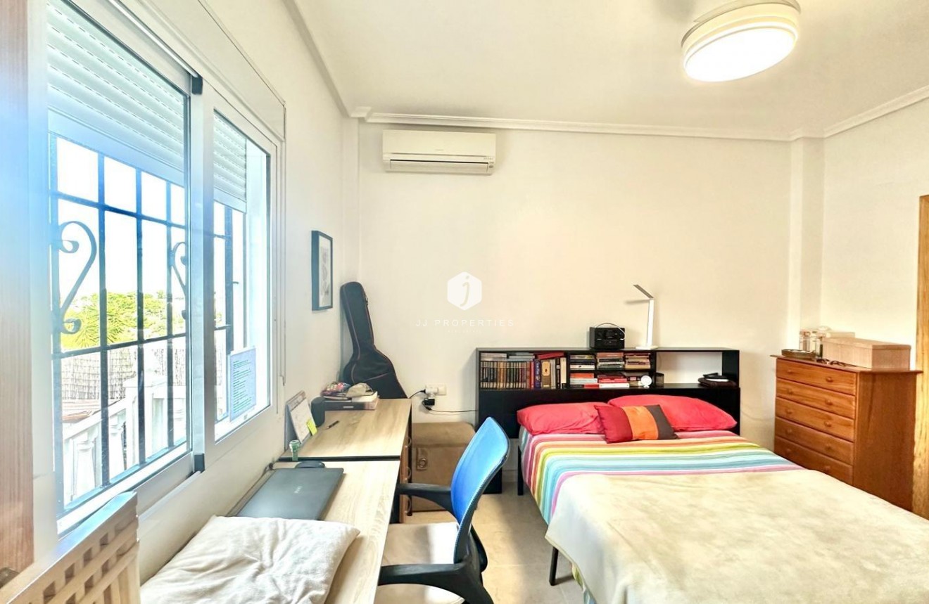 Z drugiej ręki - Villa -
Bigastro - Comunidad Valenciana