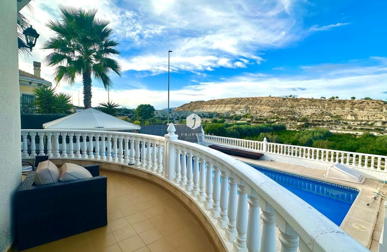 Z drugiej ręki - Villa -
Bigastro - Comunidad Valenciana