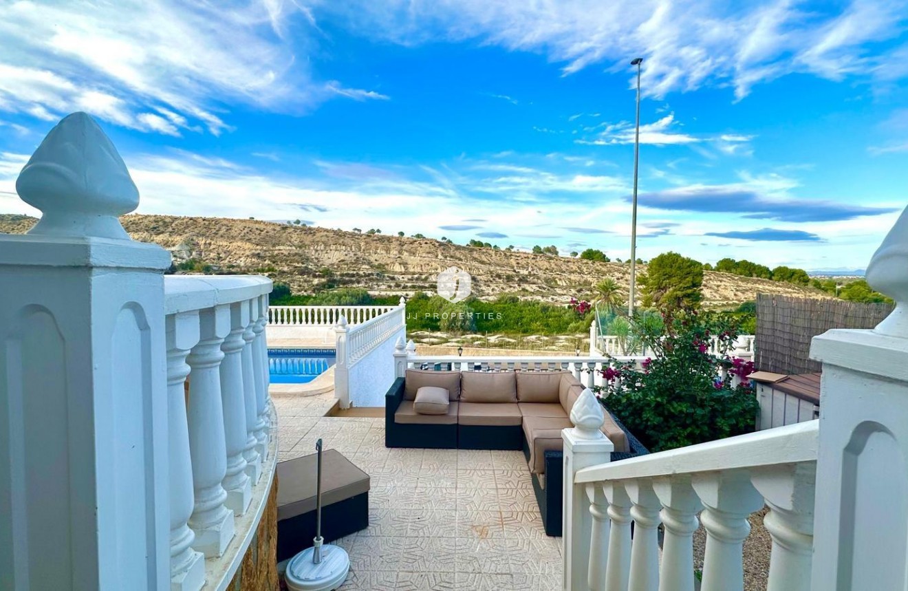 Z drugiej ręki - Villa -
Bigastro - Comunidad Valenciana