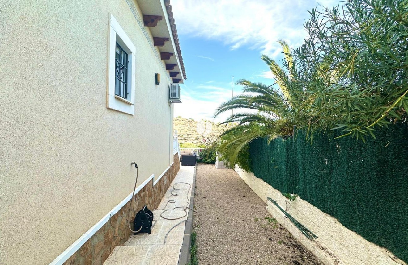 Z drugiej ręki - Villa -
Bigastro - Comunidad Valenciana