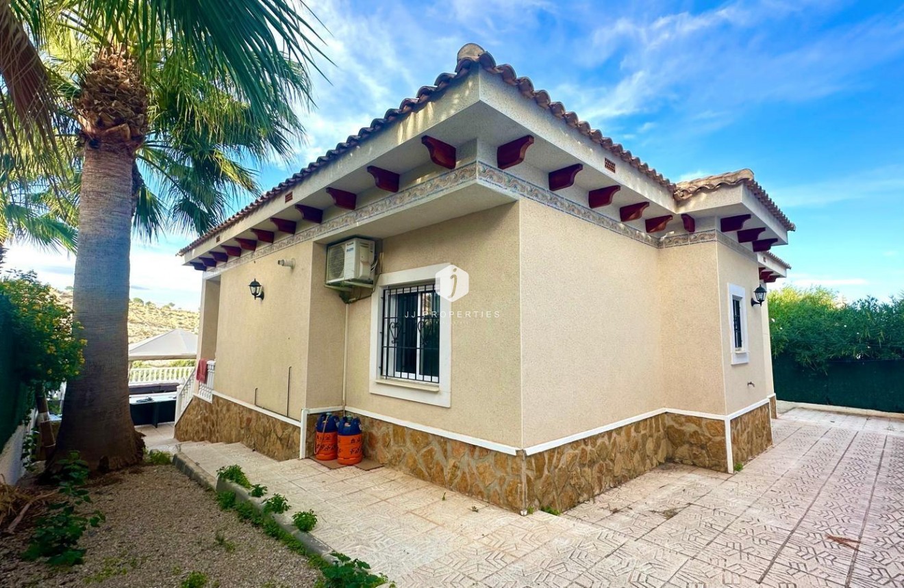 Z drugiej ręki - Villa -
Bigastro - Comunidad Valenciana