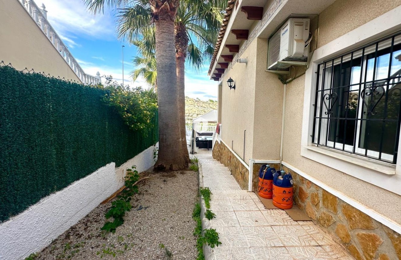 Z drugiej ręki - Villa -
Bigastro - Comunidad Valenciana