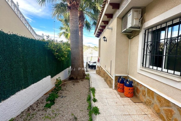 Z drugiej ręki - Villa -
Bigastro - Comunidad Valenciana