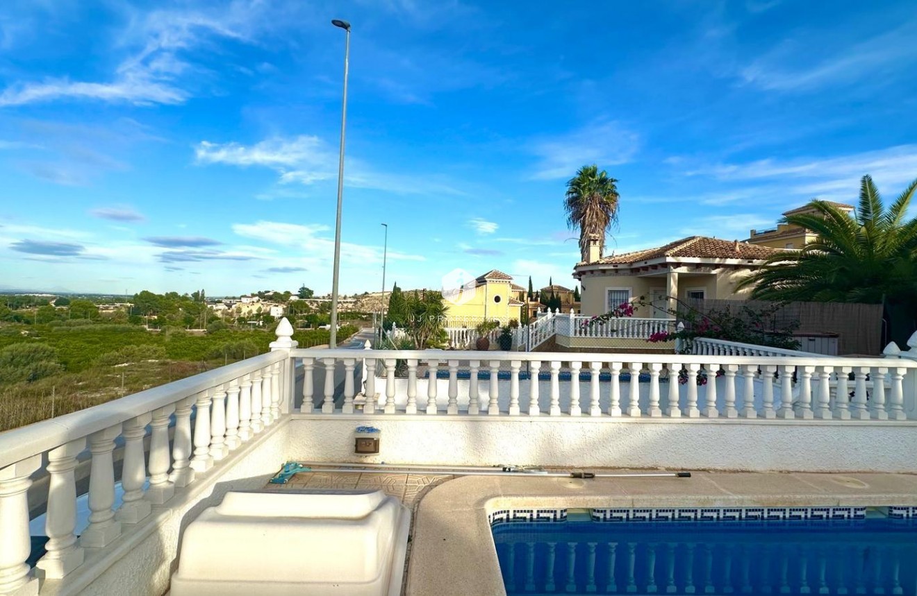 Z drugiej ręki - Villa -
Bigastro - Comunidad Valenciana