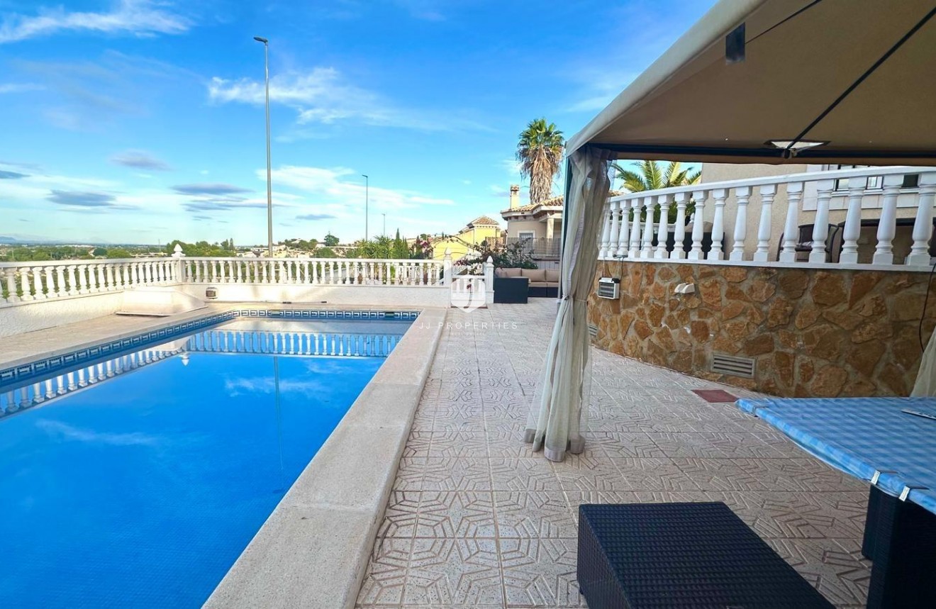 Z drugiej ręki - Villa -
Bigastro - Comunidad Valenciana