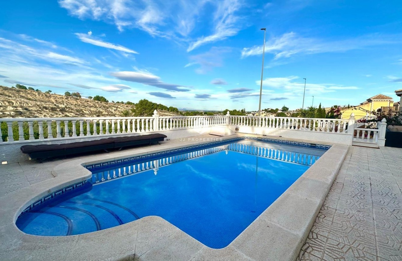 Z drugiej ręki - Villa -
Bigastro - Comunidad Valenciana