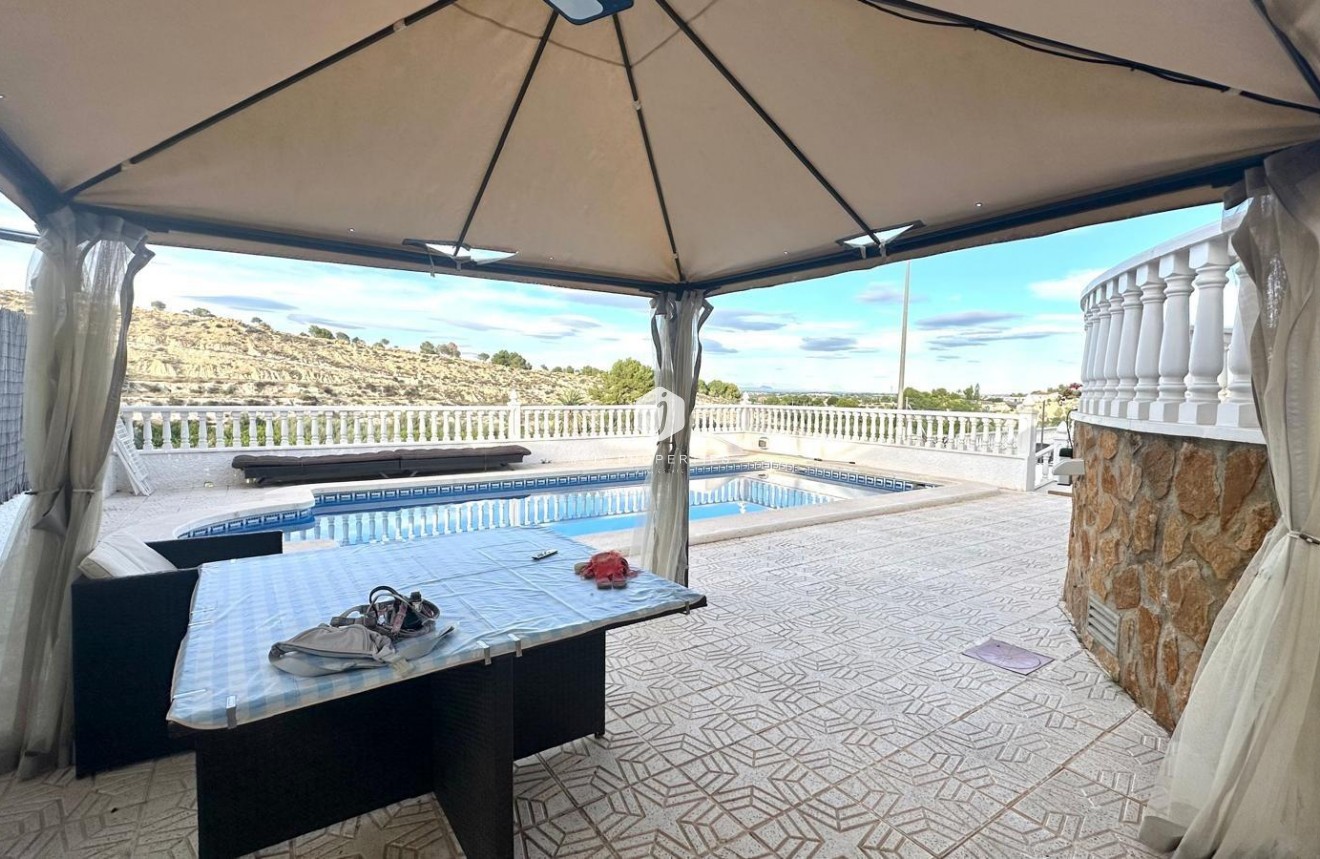 Z drugiej ręki - Villa -
Bigastro - Comunidad Valenciana