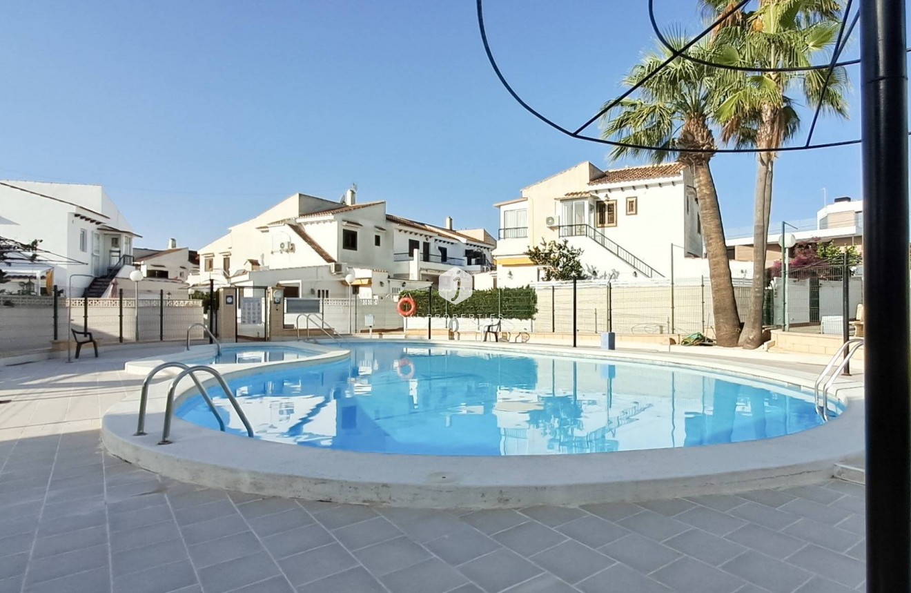 Z drugiej ręki - Mieszkanie w bloku -
Torrevieja - Aguas Nuevas 2