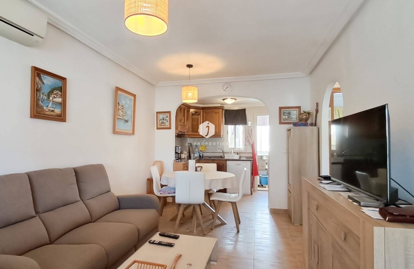 Z drugiej ręki - Mieszkanie w bloku -
Torrevieja - Parque Acuático - Sector 25