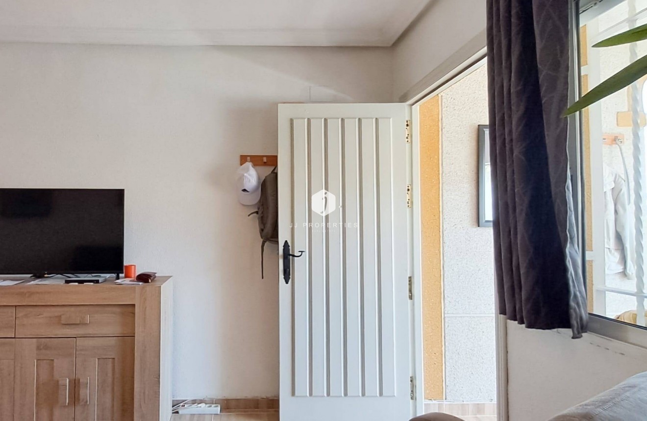 Z drugiej ręki - Mieszkanie w bloku -
Torrevieja - Parque Acuático - Sector 25