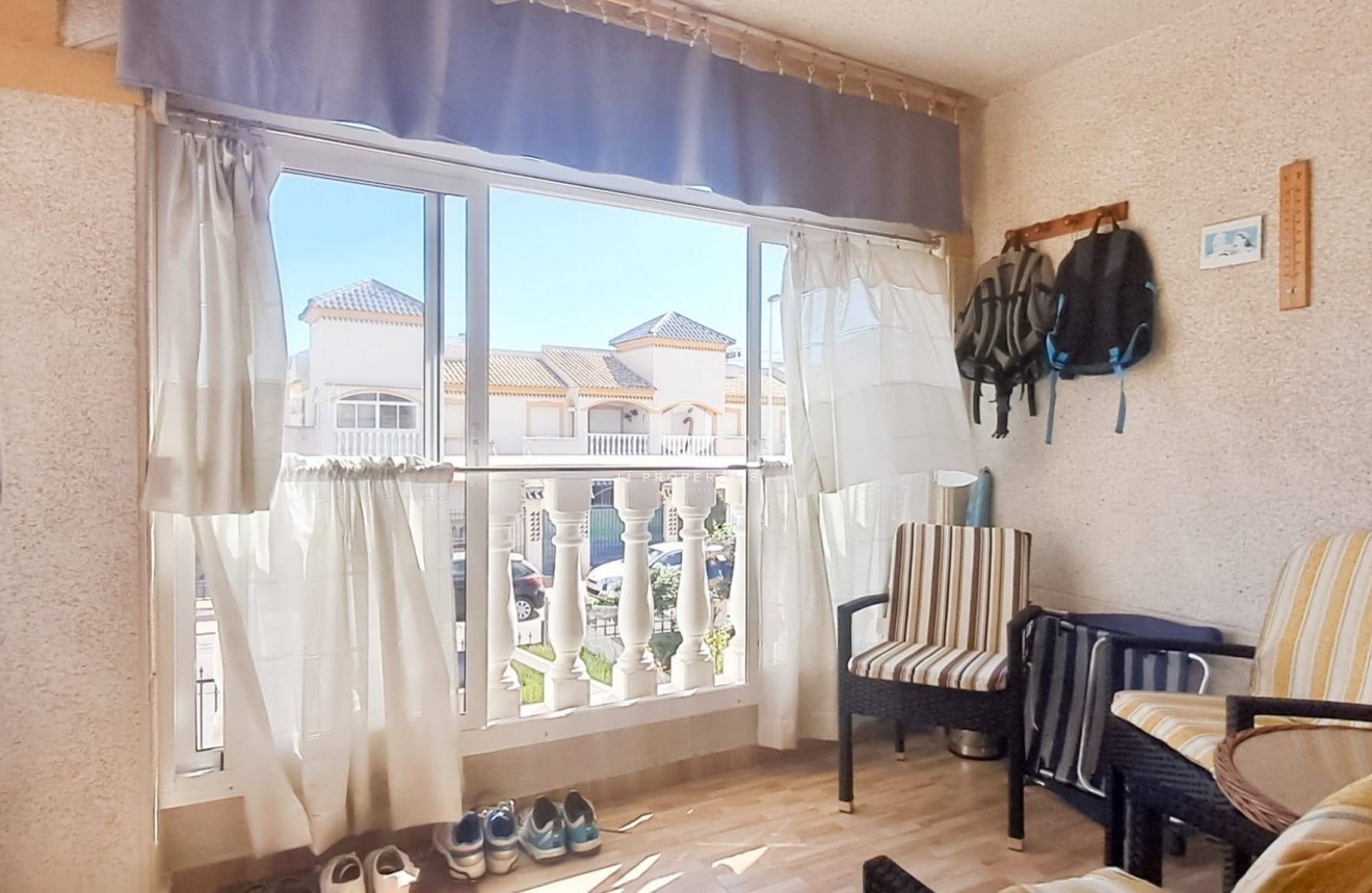 Z drugiej ręki - Mieszkanie w bloku -
Torrevieja - Parque Acuático - Sector 25