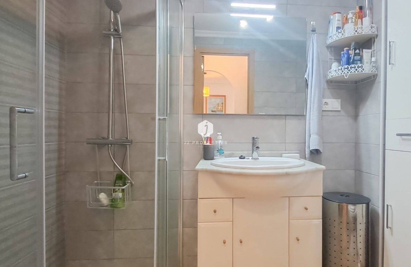 Z drugiej ręki - Mieszkanie w bloku -
Torrevieja - Parque Acuático - Sector 25