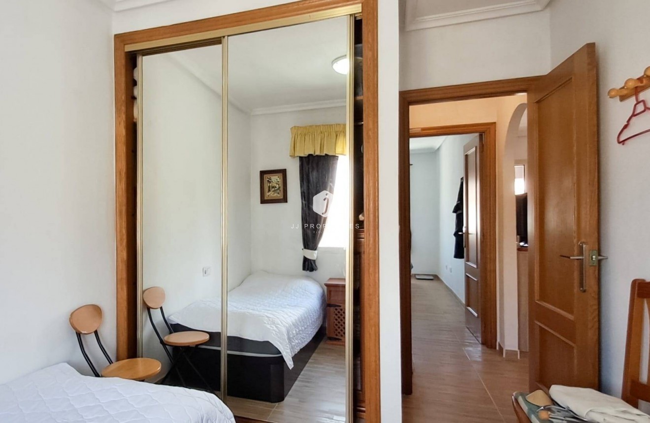 Z drugiej ręki - Mieszkanie w bloku -
Torrevieja - Parque Acuático - Sector 25