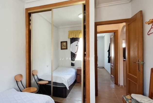 Z drugiej ręki - Mieszkanie w bloku -
Torrevieja - Parque Acuático - Sector 25