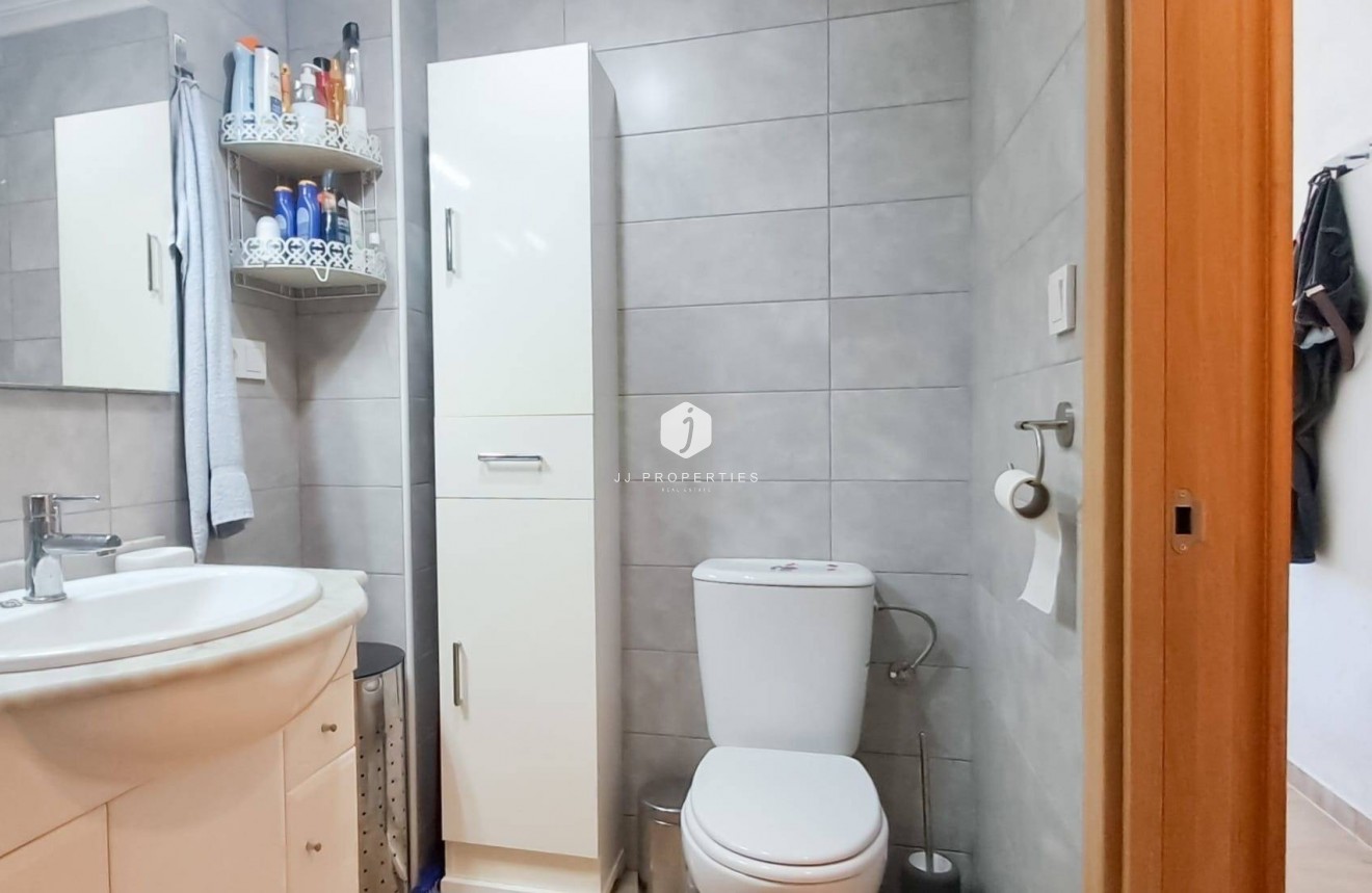 Z drugiej ręki - Mieszkanie w bloku -
Torrevieja - Parque Acuático - Sector 25