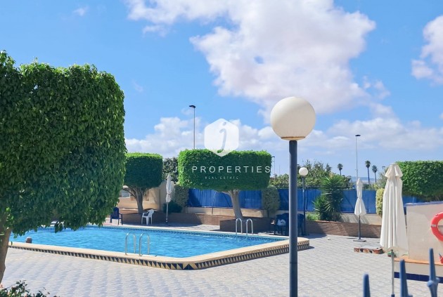 Z drugiej ręki - Mieszkanie w bloku -
Torrevieja - Parque Acuático - Sector 25