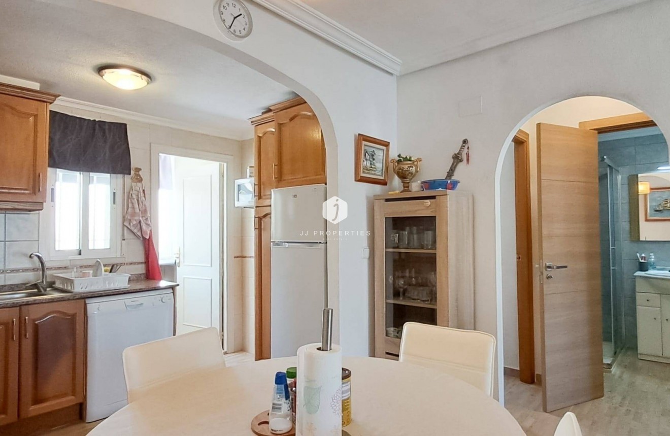 Z drugiej ręki - Mieszkanie w bloku -
Torrevieja - Parque Acuático - Sector 25