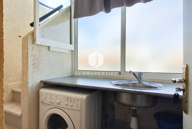 Z drugiej ręki - Mieszkanie w bloku -
Torrevieja - Parque Acuático - Sector 25