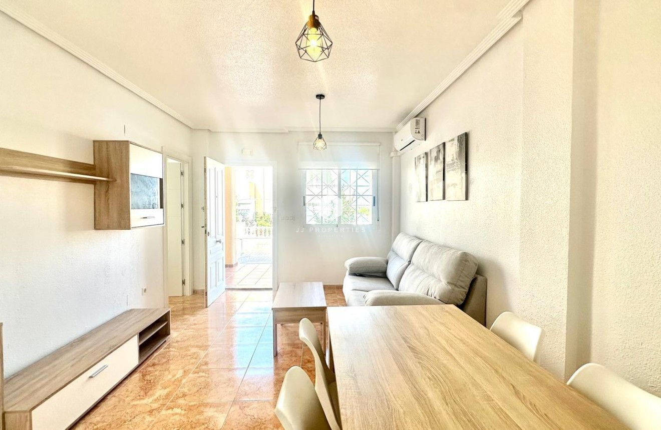 Z drugiej ręki - Bungalow -
Torrevieja - Playa de los Locos