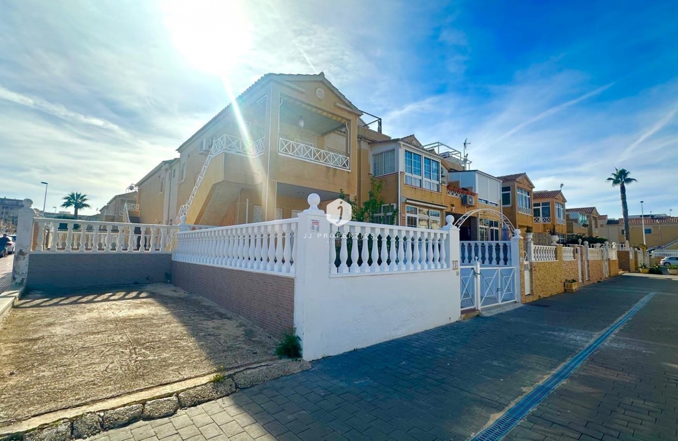 Z drugiej ręki - Bungalow -
Torrevieja - Playa de los Locos