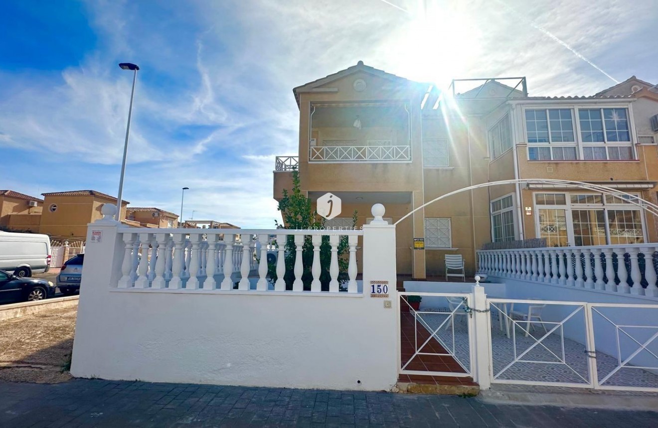 Z drugiej ręki - Bungalow -
Torrevieja - Playa de los Locos