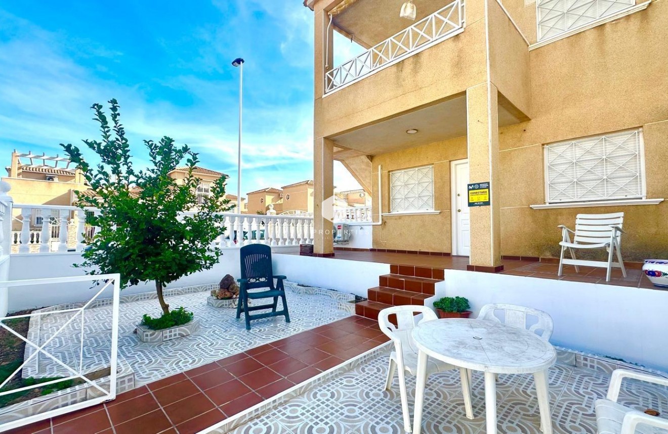 Z drugiej ręki - Bungalow -
Torrevieja - Playa de los Locos