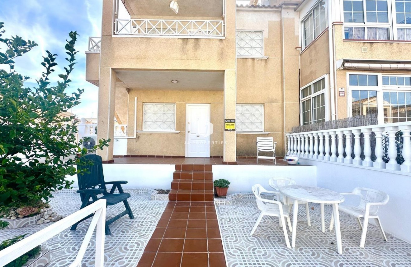 Z drugiej ręki - Bungalow -
Torrevieja - Playa de los Locos