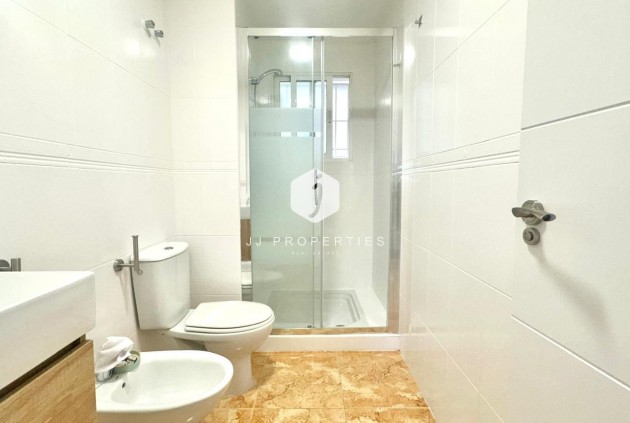 Z drugiej ręki - Bungalow -
Torrevieja - Playa de los Locos