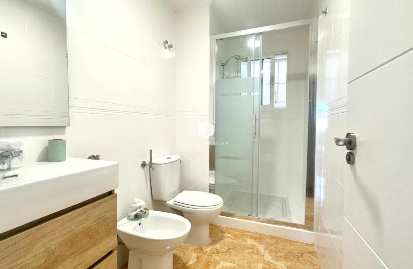 Z drugiej ręki - Bungalow -
Torrevieja - Playa de los Locos