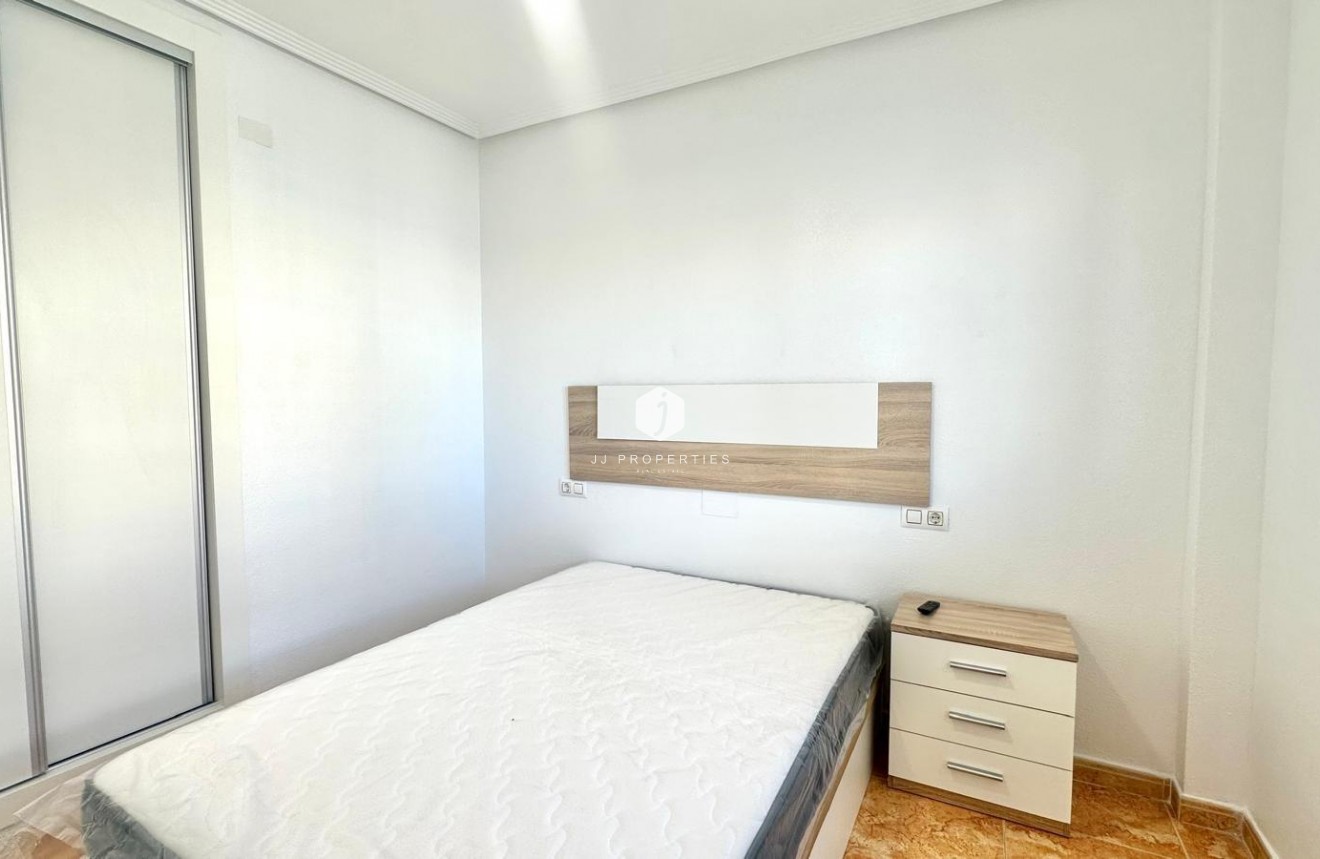 Z drugiej ręki - Bungalow -
Torrevieja - Playa de los Locos