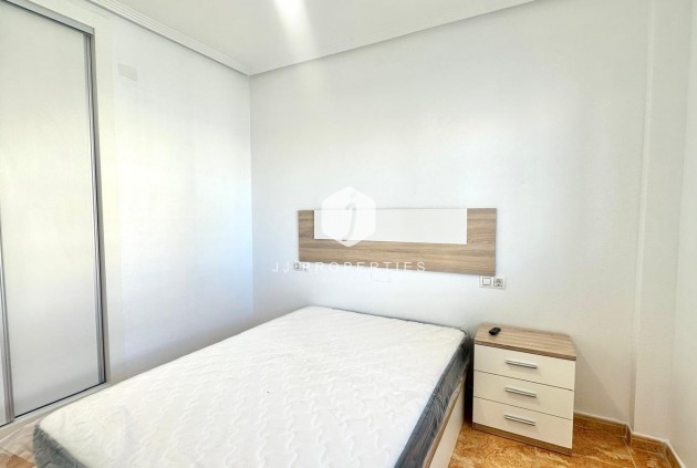 Z drugiej ręki - Bungalow -
Torrevieja - Playa de los Locos