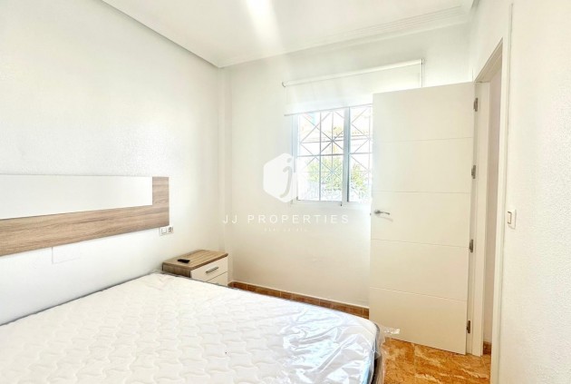 Z drugiej ręki - Bungalow -
Torrevieja - Playa de los Locos