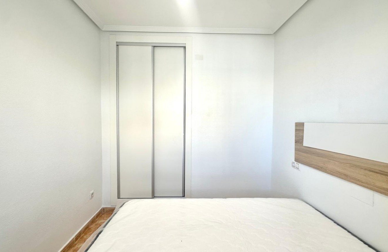 Z drugiej ręki - Bungalow -
Torrevieja - Playa de los Locos