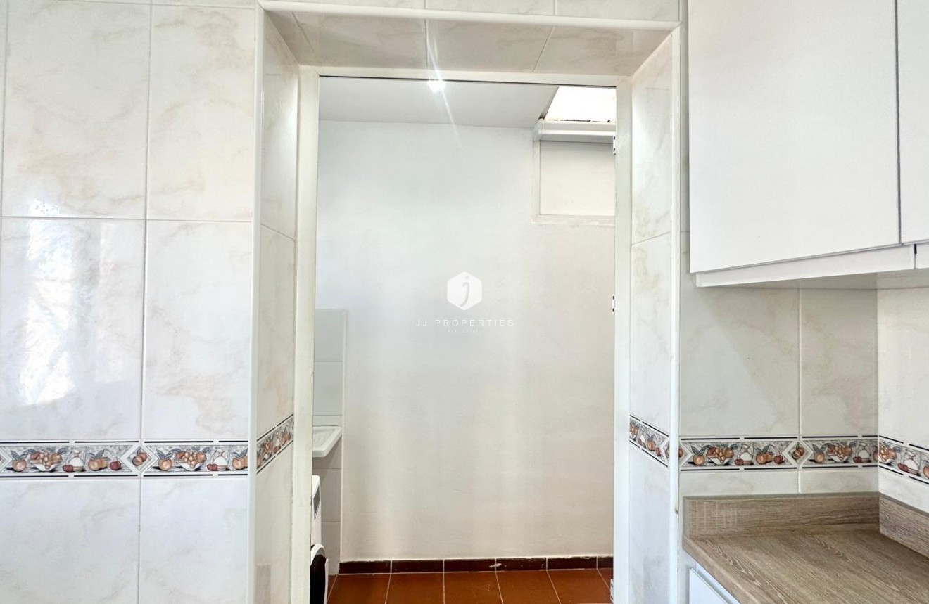 Z drugiej ręki - Bungalow -
Torrevieja - Playa de los Locos