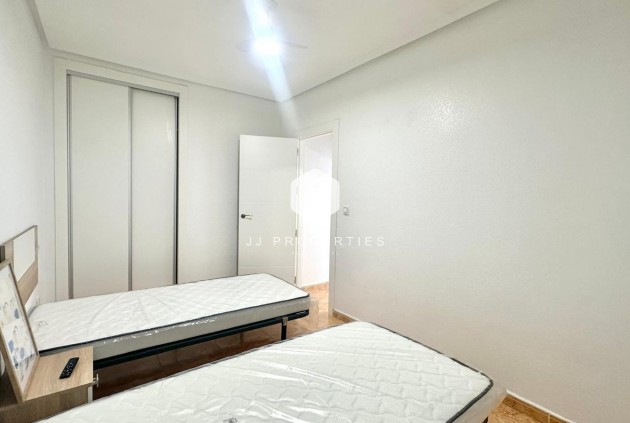 Z drugiej ręki - Bungalow -
Torrevieja - Playa de los Locos