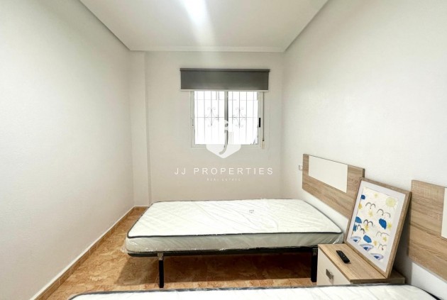 Z drugiej ręki - Bungalow -
Torrevieja - Playa de los Locos