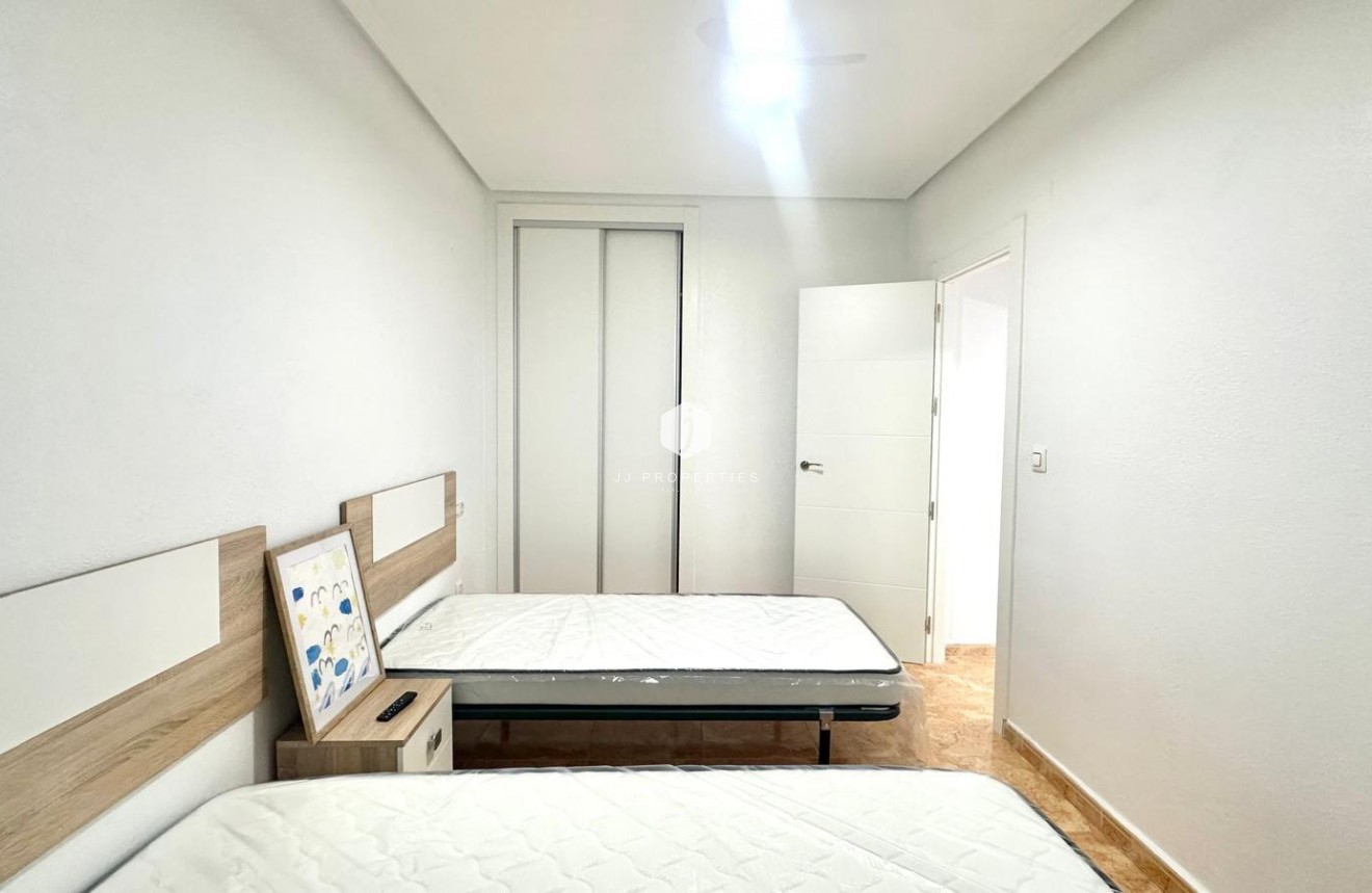 Z drugiej ręki - Bungalow -
Torrevieja - Playa de los Locos