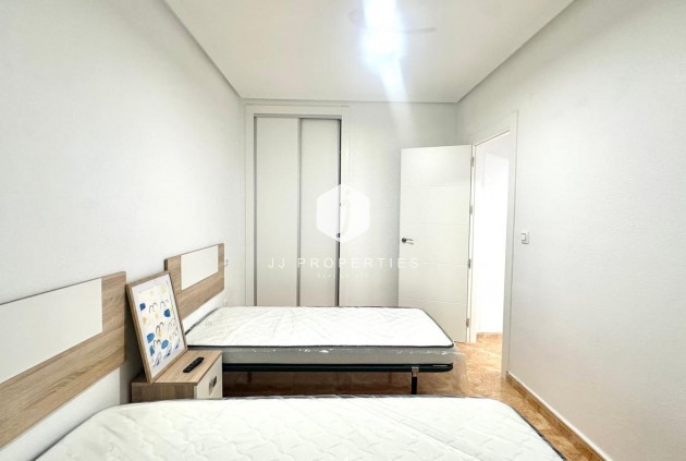 Z drugiej ręki - Bungalow -
Torrevieja - Playa de los Locos