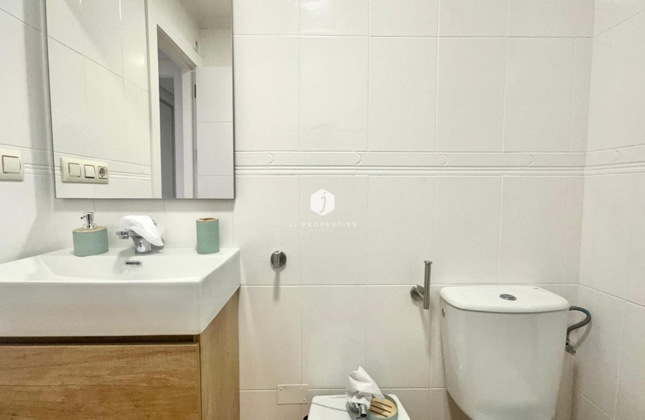 Z drugiej ręki - Bungalow -
Torrevieja - Playa de los Locos