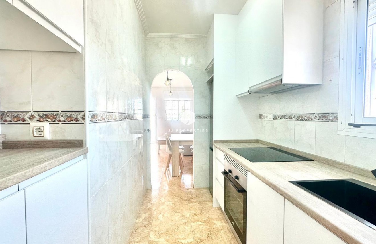 Z drugiej ręki - Bungalow -
Torrevieja - Playa de los Locos