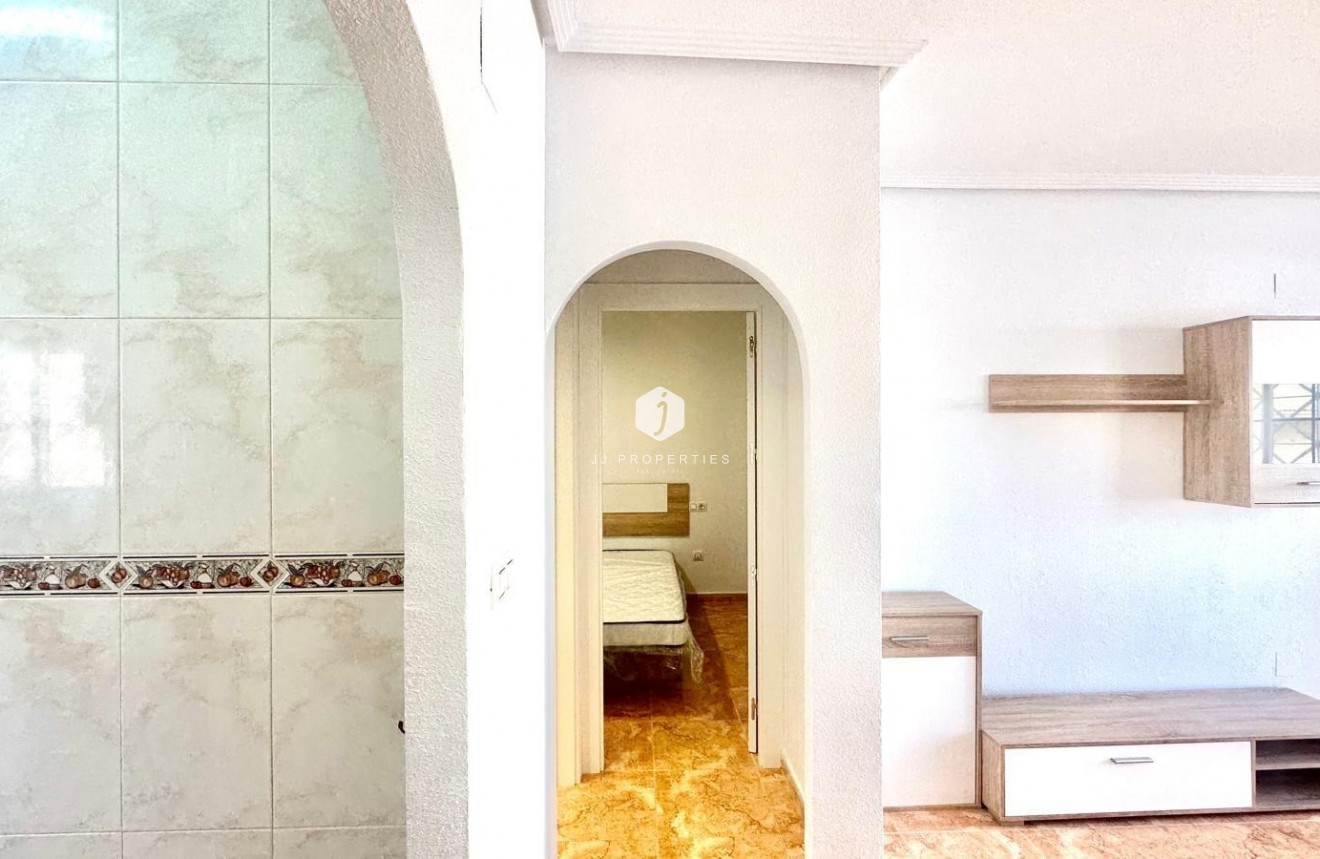 Z drugiej ręki - Bungalow -
Torrevieja - Playa de los Locos