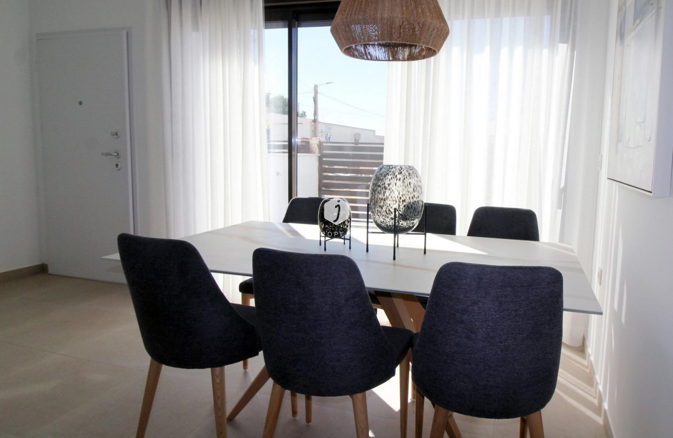 Nowy budynek - Szalet -
Pilar de la Horadada - El Pilar de la Horadada