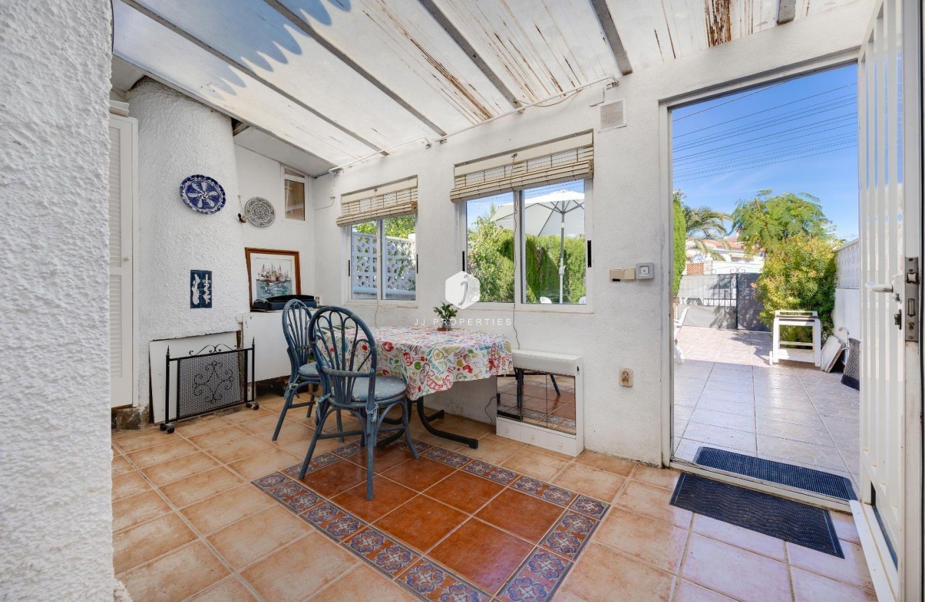 Z drugiej ręki - Villa -
Torrevieja - Calas blanca