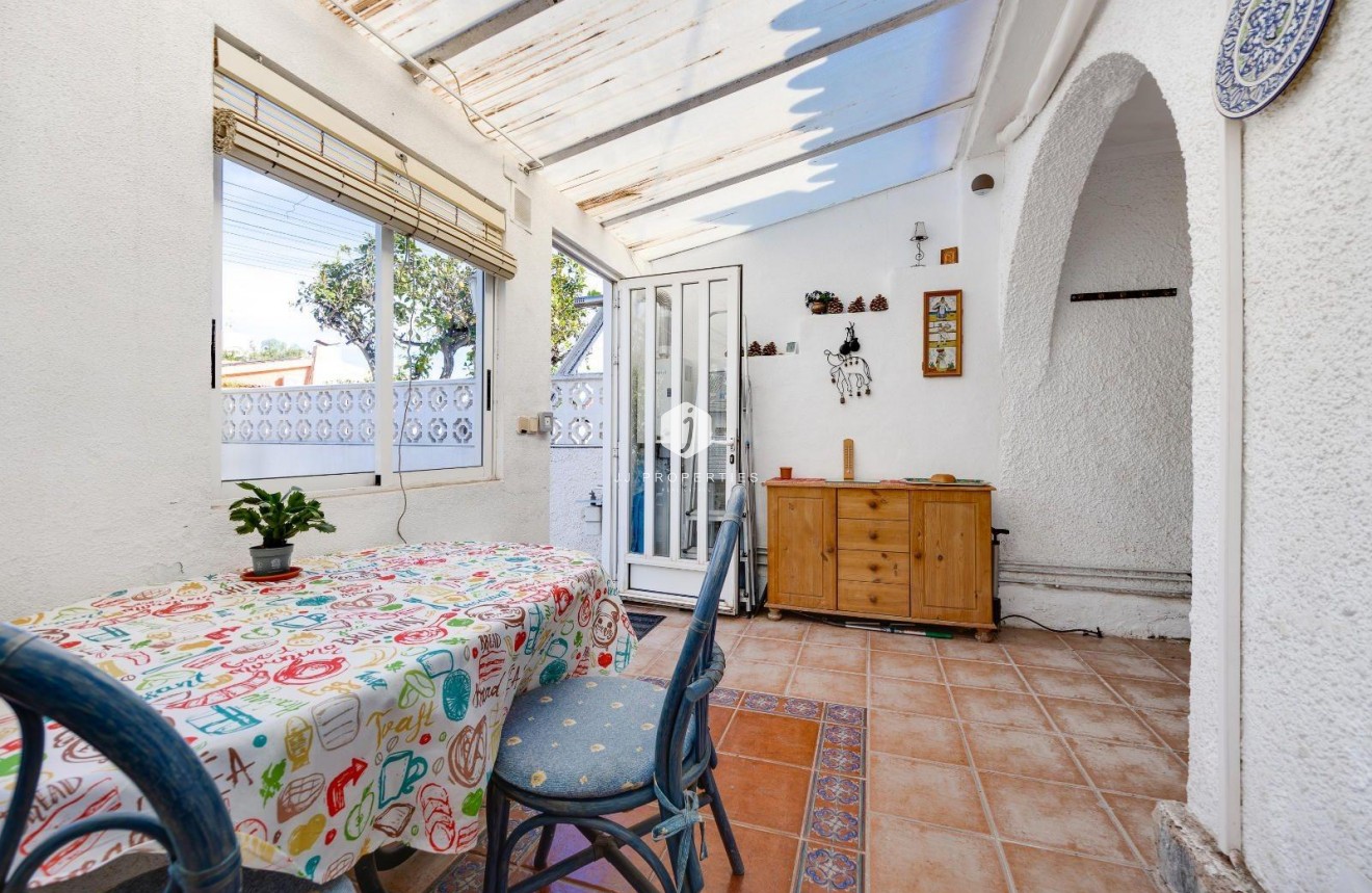 Z drugiej ręki - Villa -
Torrevieja - Calas blanca