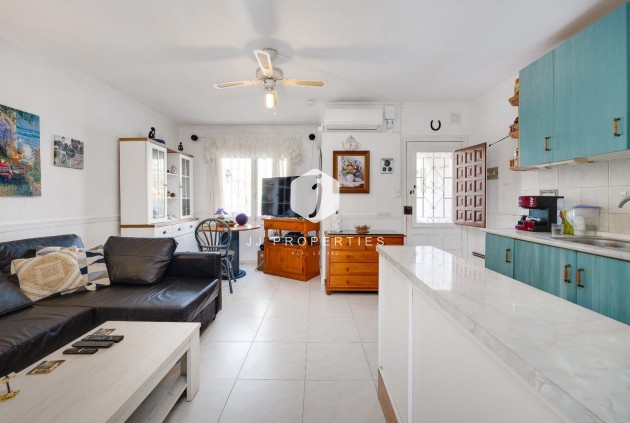 Z drugiej ręki - Villa -
Torrevieja - Calas blanca