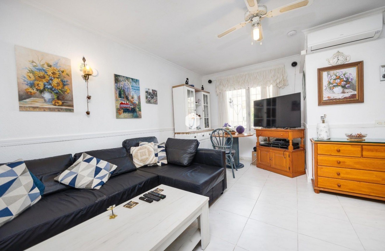 Z drugiej ręki - Villa -
Torrevieja - Calas blanca